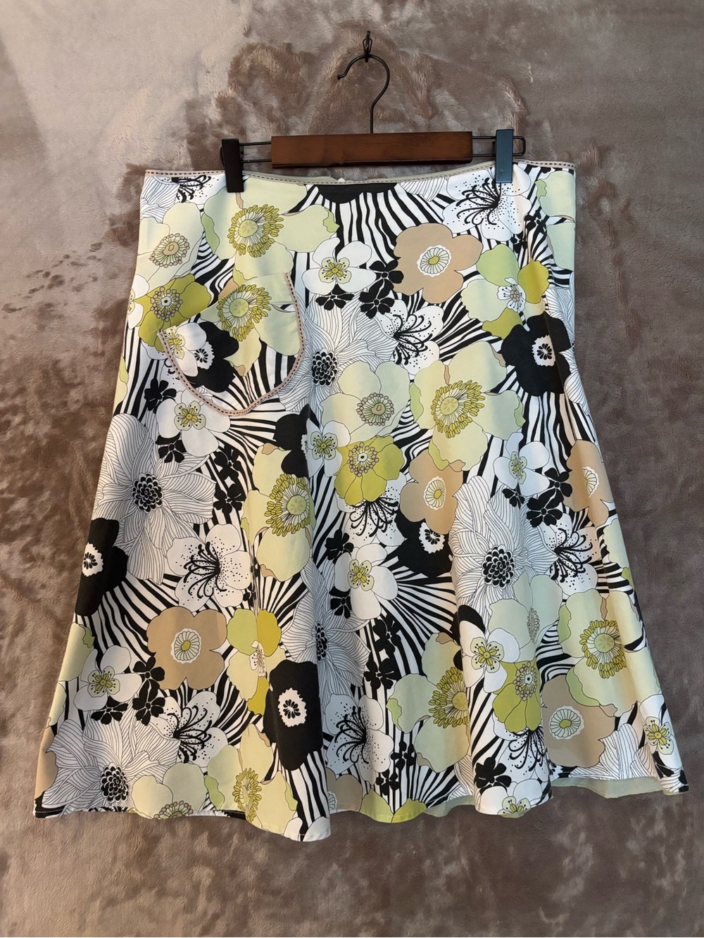 Lapis Floral Circle Skirt in White, Black & Yellow-Green Women’s Size L